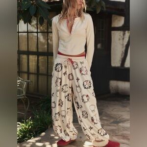 NWT Free People Holibabe Wreath PJ Set in Cream/Ivory Combo